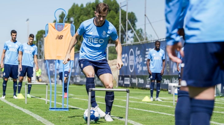 Roma De Jose Mourinho E Fc Porto Defrontam Se Em Jogo Particular De Pre Epoca No Algarve