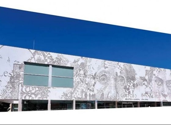 Apresentação da obra de Vhils na fachada da biblioteca municipal de Albufeira