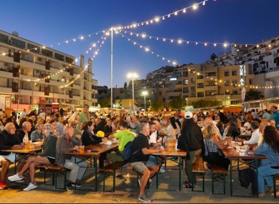 Gastronomia e animação levaram milhares de pessoas à Festa do Pescador em Albufeira