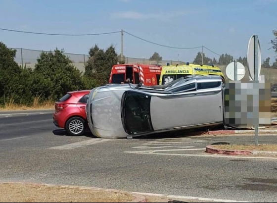 Colisão entre dois automóveis na EN125 provocou um ferido grave e outro ligeiro