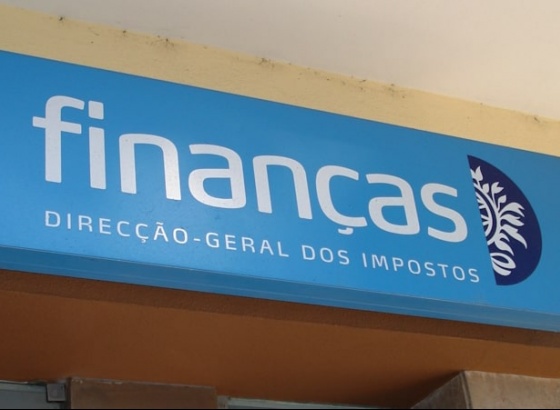 Reunião geral de trabalhadores dos impostos encerra 80% dos serviços de Finanças