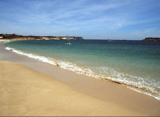 Levantada proibição de prática balnear na praia do Martinhal