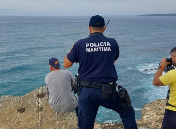 Autoridades procuram pescador que caiu ao mar no concelho de Aljezur