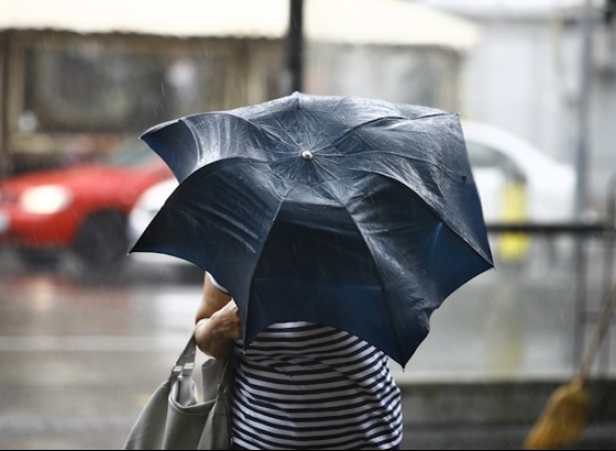 Chuva intensa alagou estradas, caves e lojas em Albufeira e Olhão