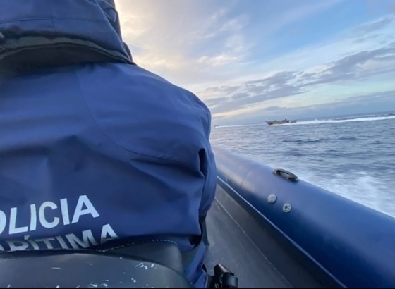 Autoridade Marítima Nacional auxiliou jovem que navegou até à ilha deserta em Faro