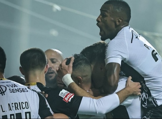 Farense bate Estrela da Amadora e regressa aos triunfos na I Liga