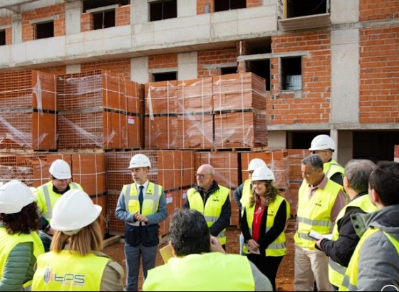 Executivo da Câmara de Lagoa promoveu visita a obras no concelho 