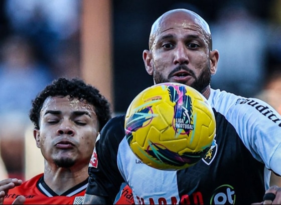 Farense e Vitória de Guimarães empatam a dois golos em Faro