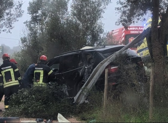 Mulher em estado grave após violenta colisão no IC1 