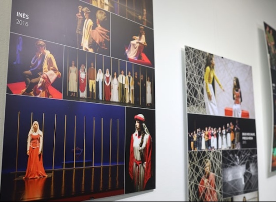 Exposição na EMARP celebra 30 anos de trabalho do grupo "O Teatro da Caverna" 