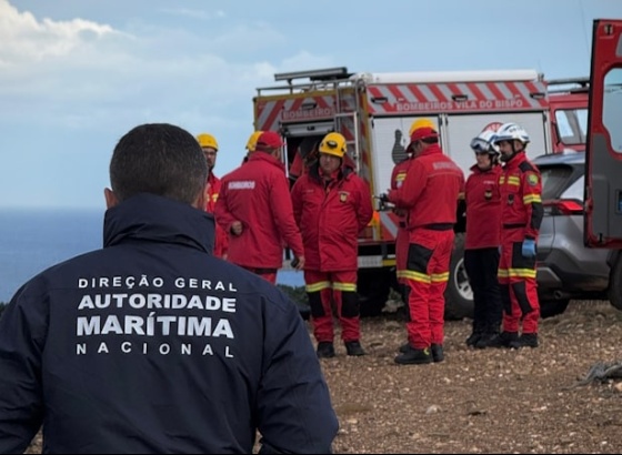 Resgatado corpo de mulher que caiu de falésia em Vila do Bispo