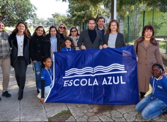 Bandeira "Escola Azul" em 6 estabelecimentos escolares de Albufeira  