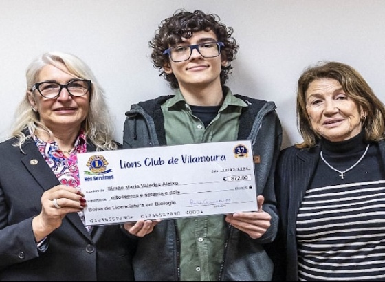 Estudante da UAlg recebe bolsa de estudo do Lions Clube de Vilamoura