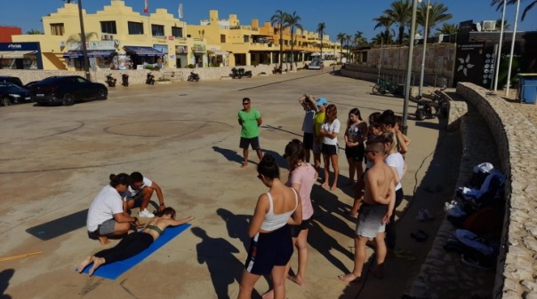 Portimão: Estudantes de fisioterapia participaram em workshop sobre exercícios preventivos de lesões no surf 