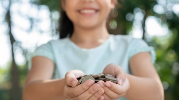 Pais devem ou não pagar aos filhos pela ajuda nas tarefas domésticas?