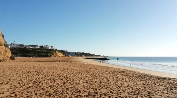 Bloco de Esquerda quer alargamento do período de vigilância nas praias do Algarve