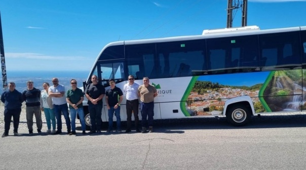 Autarquia de Monchique renova frota municipal com novo autocarro de 31 lugares 