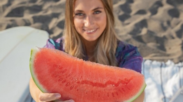 Frutas que reduzem o inchaço abdominal