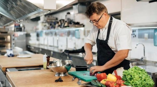 Timing tem mais de 300 vagas para cozinheiros com entrada imediata no Algarve