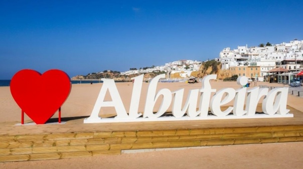 Estudo elege Albufeira como destino preferido dos portugueses para férias em julho