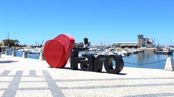 Fique por dentro das contas da Câmara de Faro e das empresas municipais 