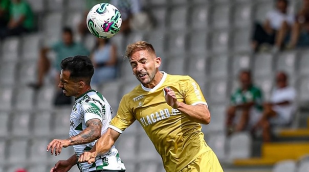 Farense elimina Moreirense da Taça da Liga nas grandes penalidades