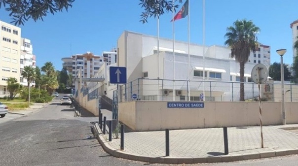 Município melhora condições de circulação junto ao Centro de Saúde de Faro