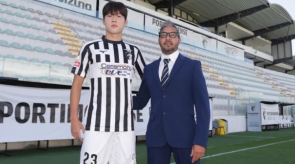 Jovem central sul-coreano Lee Ye-Chan reforça Portimonense até 2027