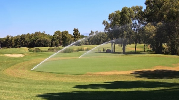 Reutilização de águas residuais vai permitir regar metade dos campos de golfe do Algarve 