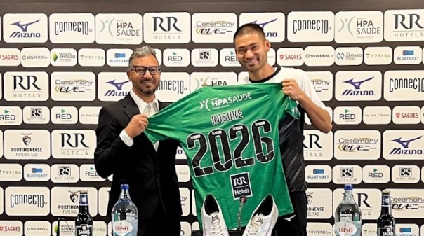 Guardião internacional japonês Nakamura renova com Portimonense até 2026