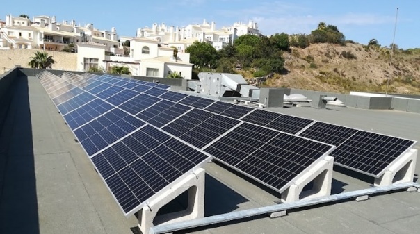 Câmara de Vila do Bispo instala painéis fotovoltaicos em edifícios públicos 