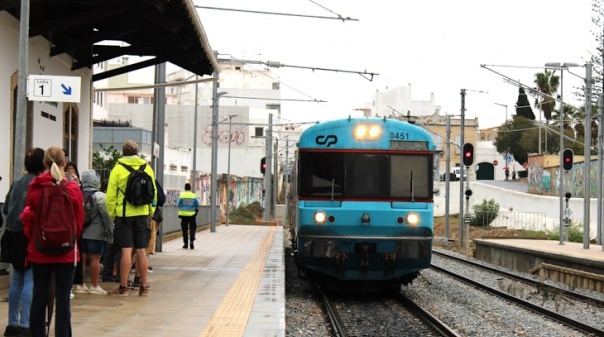 Ministro das Infraestruturas chegou a Olhão de comboio para garantir variante e ferrovia moderna