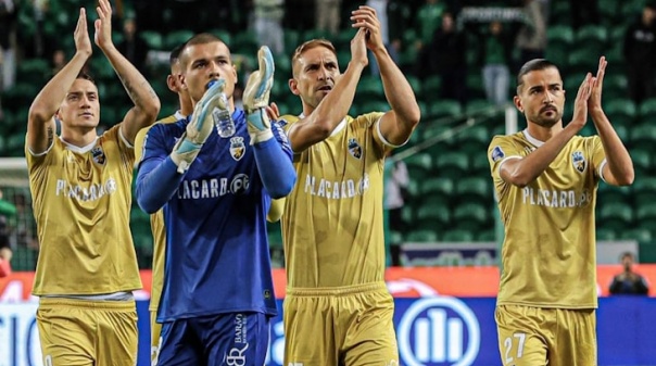 Taça da Liga: Farense perde em Alvalade com 10 em campo 