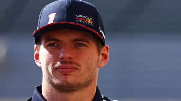 Max Verstappen alugou carro em Faro e foi surpreendido pela idade 