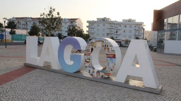 Câmara de Lagoa altera regulamento de apoio ao arrendamento para famílias carenciadas