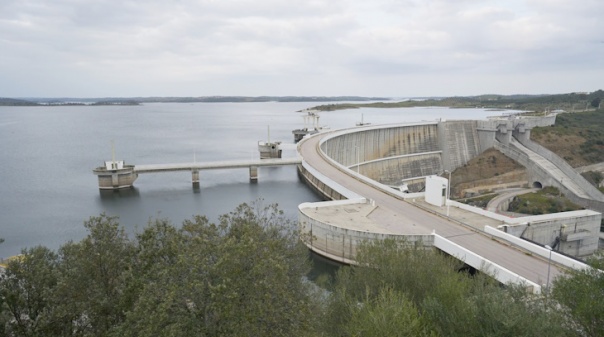 Tempestade Juan deu água à barragem de Alqueva que daria para abastecer Algarve "urbano" durante um ano