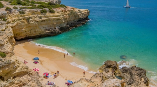 Algarve presente na Fitur para promover praias, vinhos, natureza e cultura 