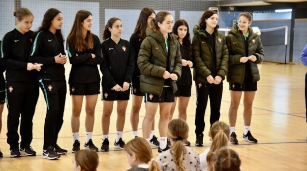 Seleção Feminina sub-16 visitou escola em Vila Real de Santo António