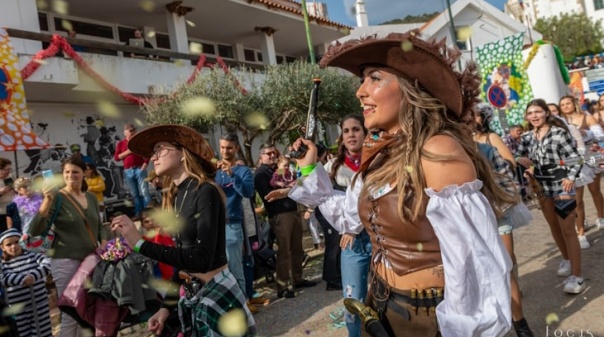 Carnaval de Alte apresenta 13 carros alegóricos e mais de 450 foliões  