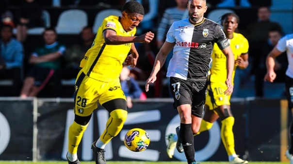 Golo de Bruno Duarte nos descontos permite empate do Farense diante do Famalicão