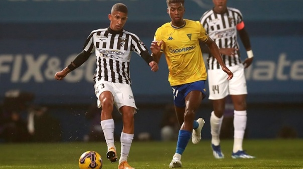 Portimonense perde com o Estoril e cai para o 16º lugar  