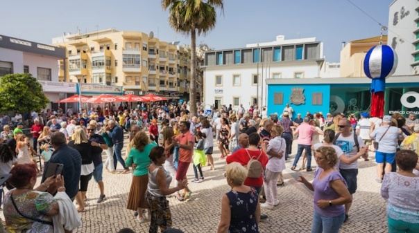 Quarteira celebra Páscoa com Mercadinho e folar gigante 