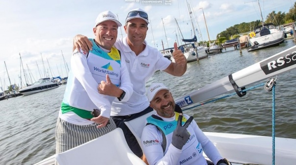 Dupla de velejadores do Iate Clube Marina Portimão conquista primeiro lugar no ranking mundial de vela adaptada 