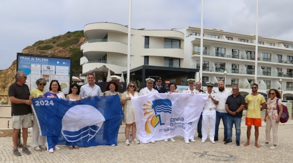 Praias de Vila do Bispo voltam a hastear a Bandeira Azul e Qualidade Ouro