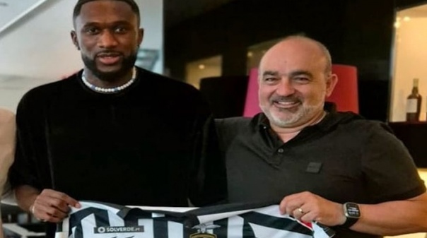 Defesa nigeriano Kelechi John primeiro reforço do Portimonense para a II Liga