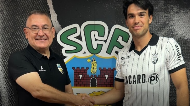 Avançado espanhol Álex Bermejo assina pelo Farense até 2026