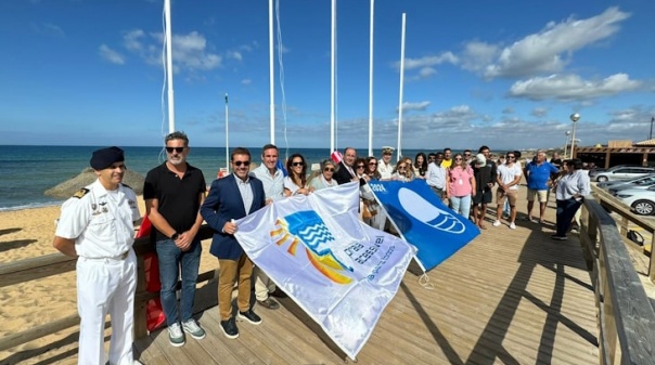 Bandeira azul hasteada nas praias do concelho de Faro
