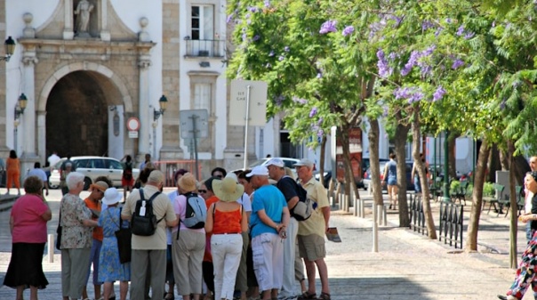 Mais de 900 profissionais aderiram a programa de competências do turismo do Algarve