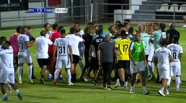 Jogo Farense-Al-Ittihad dado por terminado aos 87 minutos após 'batalha campal'