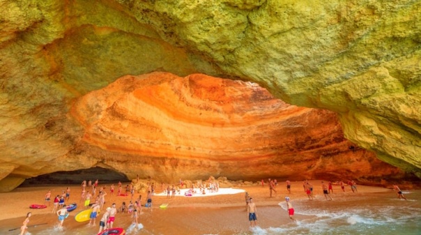 Proibido desembarque no interior e acesso a nado às grutas de Benagil